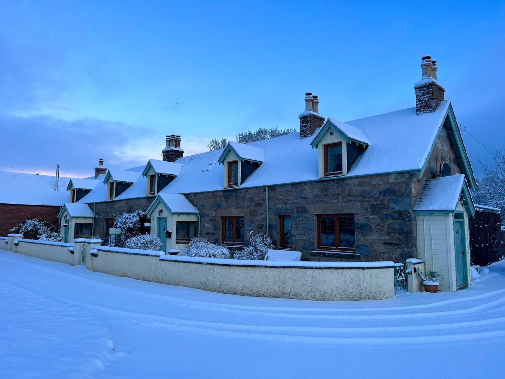 Rosemount Cottage One- Highland Cottage Гарв Экстерьер фото